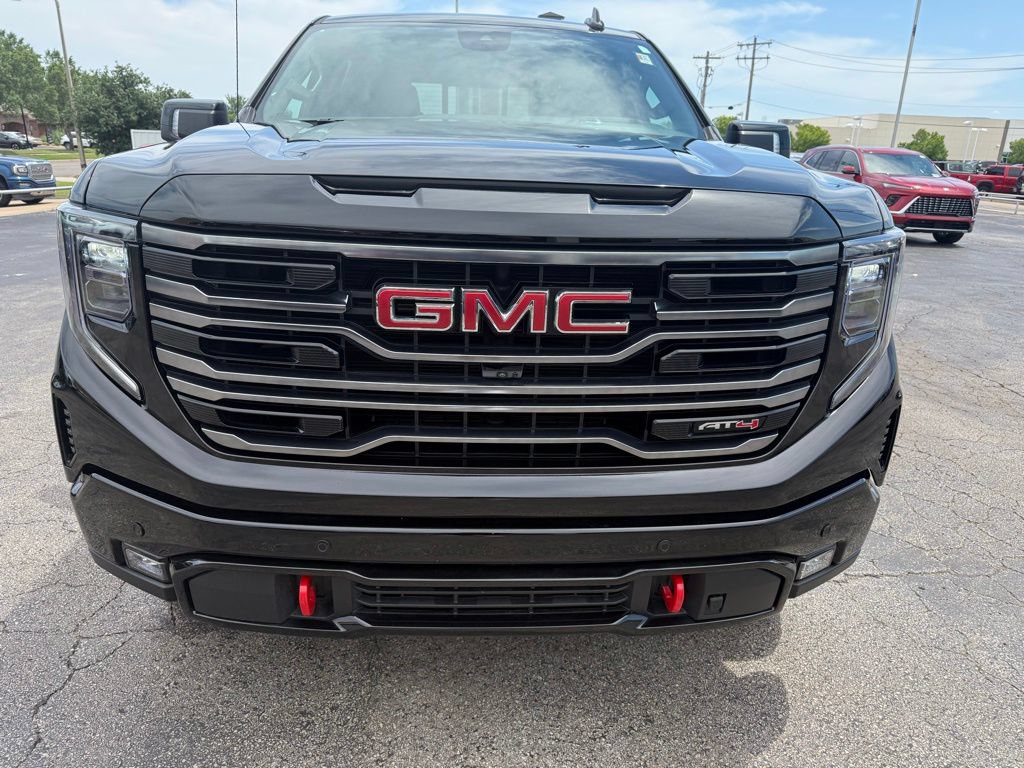 Used 2025 GMC Sierra 1500 AT4 w/ AT4 Premium Package AWD/4WD image 3