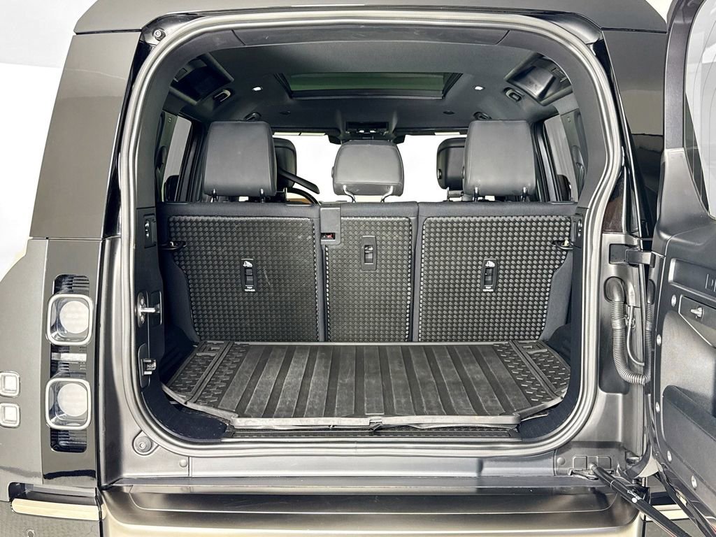 Used 2023 Land Rover Defender 110 X image 26