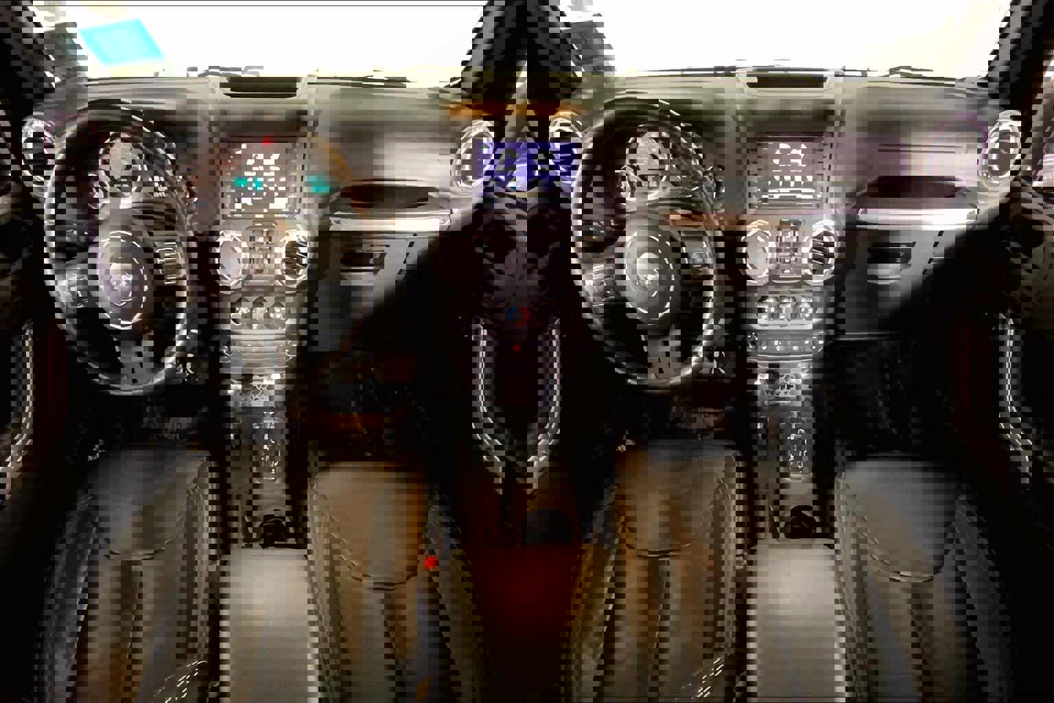 Used 2017 Jeep Wrangler Unlimited Sahara w/ Connectivity Group image 15