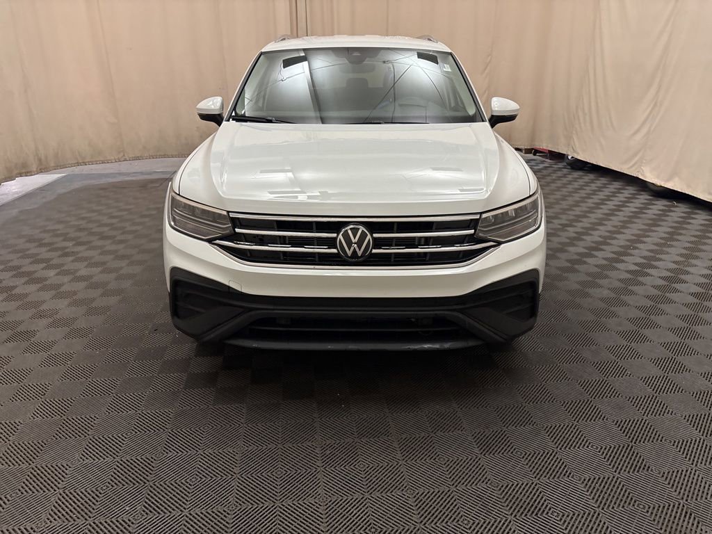 Used 2024 Volkswagen Tiguan SE image 2