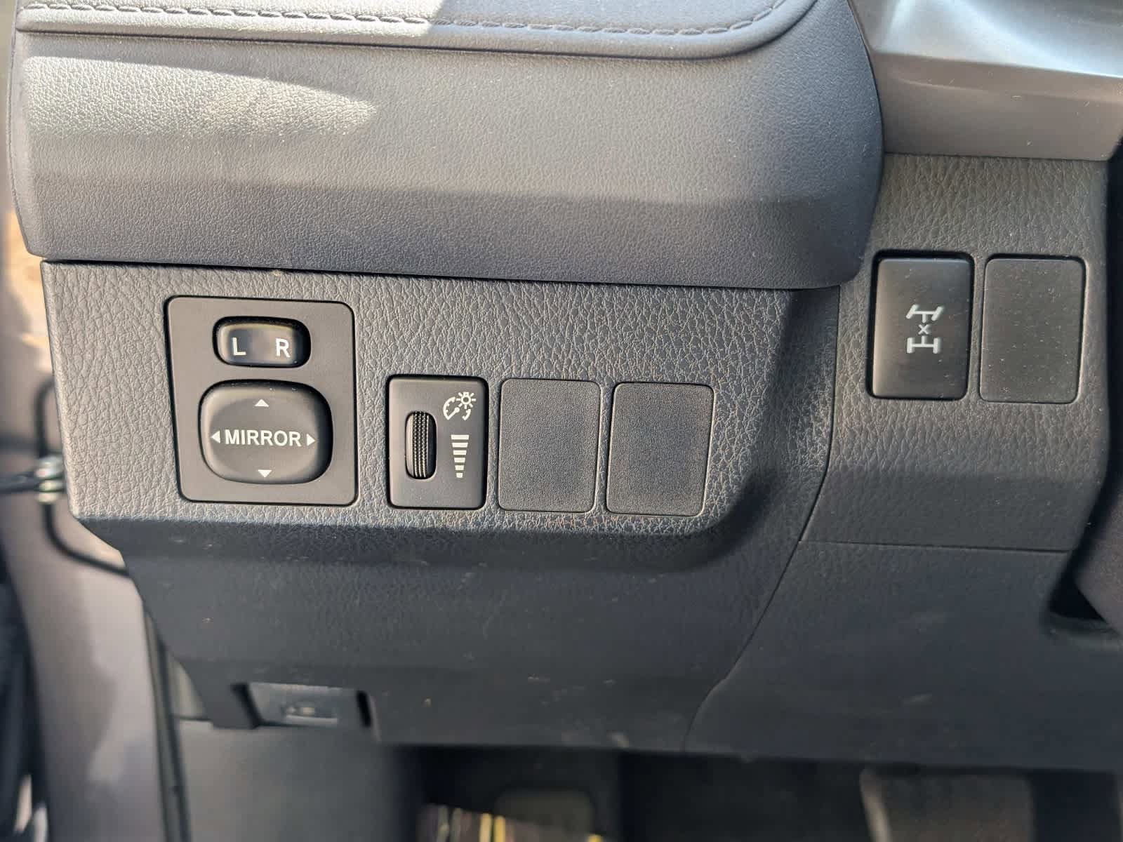 Used 2016 Toyota RAV4 LE AWD/4WD image 17