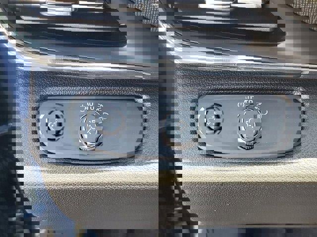 Used 2025 Buick Envista Preferred w/ Advanced Safety Package image 34