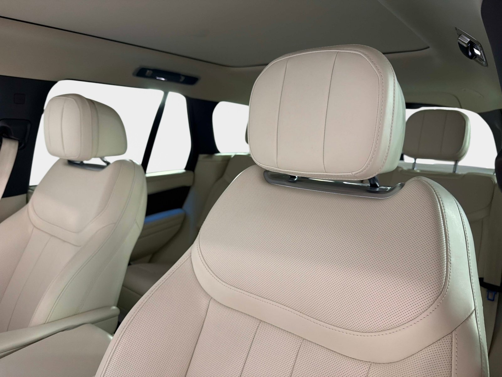 Used 2023 Land Rover Range Rover SE image 39