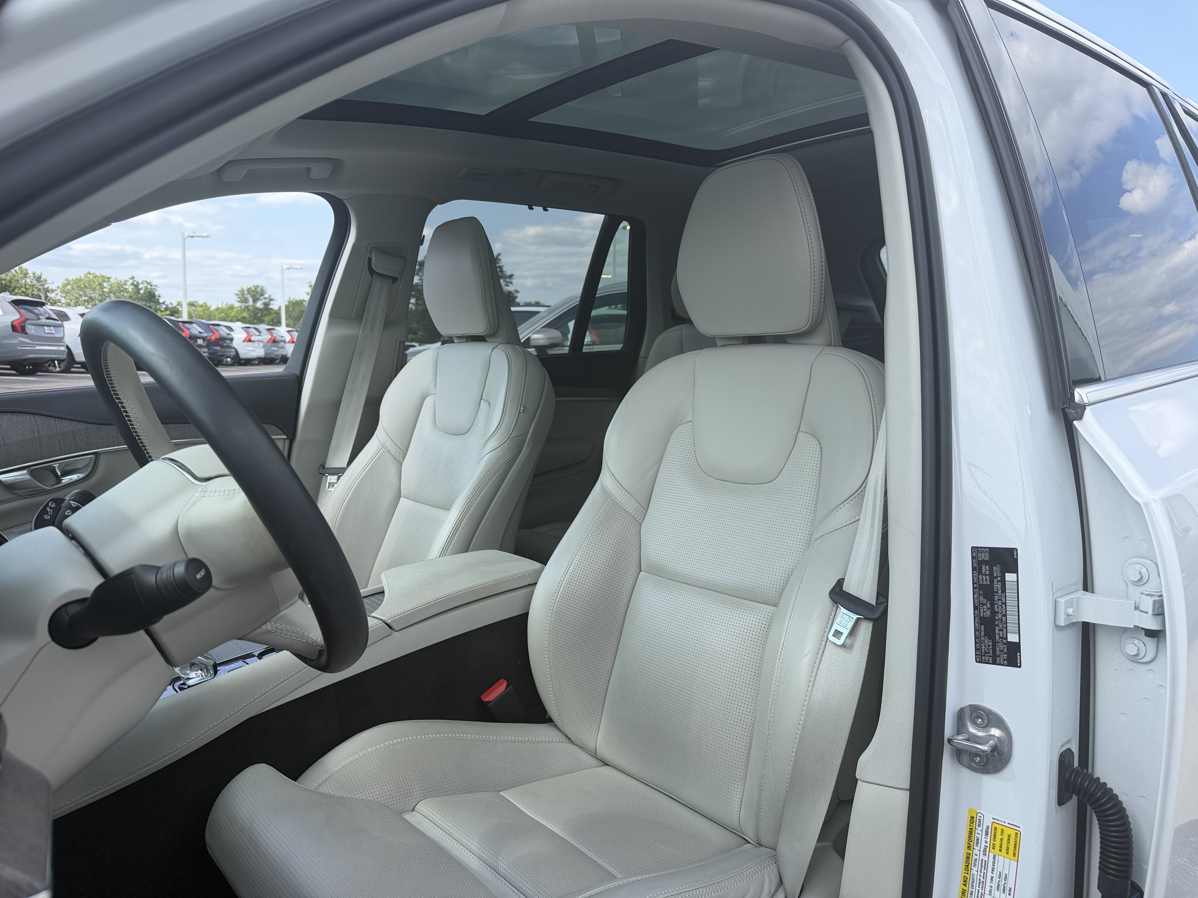 Used 2024 Volvo XC90 T8 Ultimate w/ Protection Package Premier AWD/4WD image 9