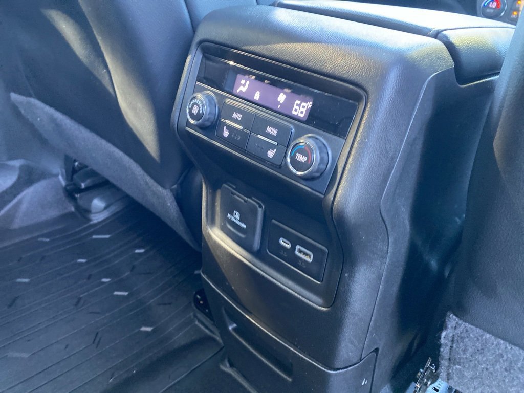 Used 2022 GMC Acadia AT4 w/ Technology Package image 26