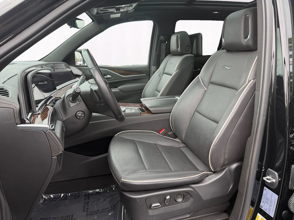 Used 2021 Cadillac Escalade Premium Luxury w/ LPO, Illumination Package AWD/4WD image 9