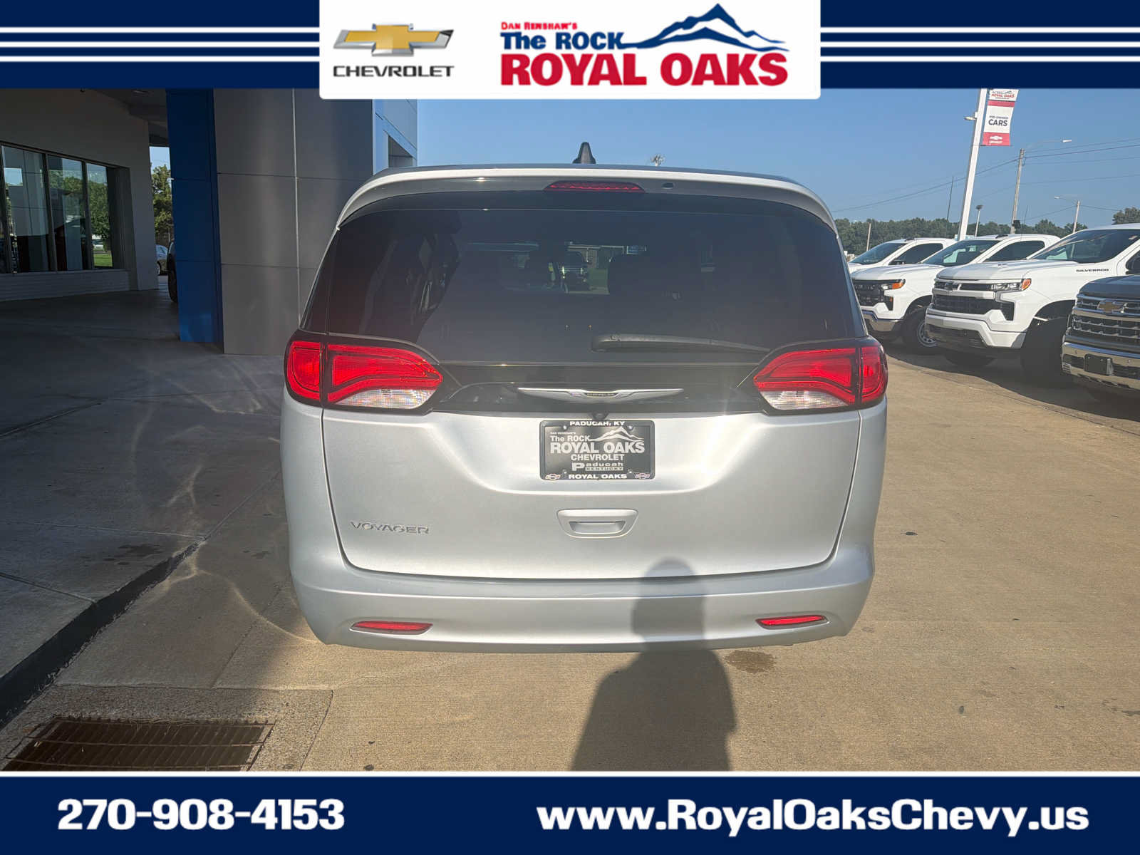 Used 2023 Chrysler Voyager LX FWD image 5