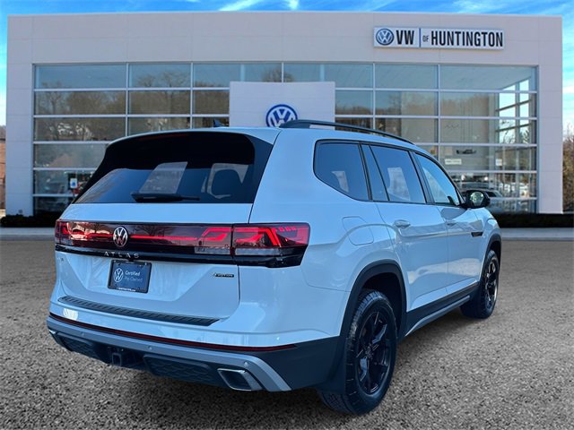 Used 2025 Volkswagen Atlas Peak Edition SE image 4