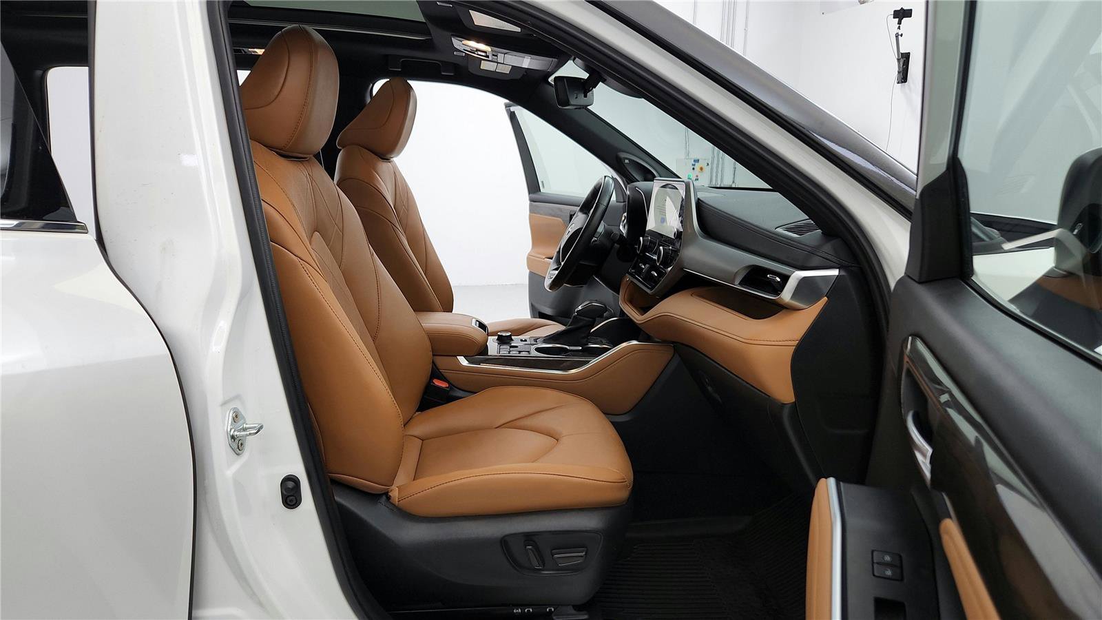 Used 2023 Toyota Highlander Platinum image 29