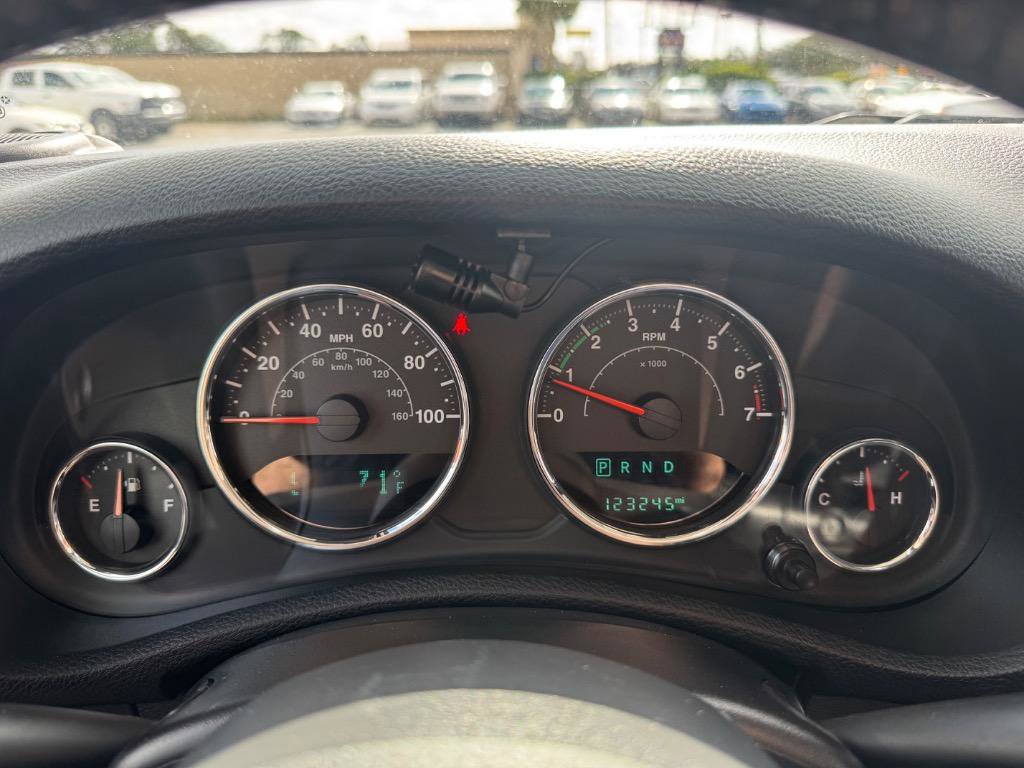 Used 2016 Jeep Wrangler Unlimited Sahara w/ Connectivity Group image 28