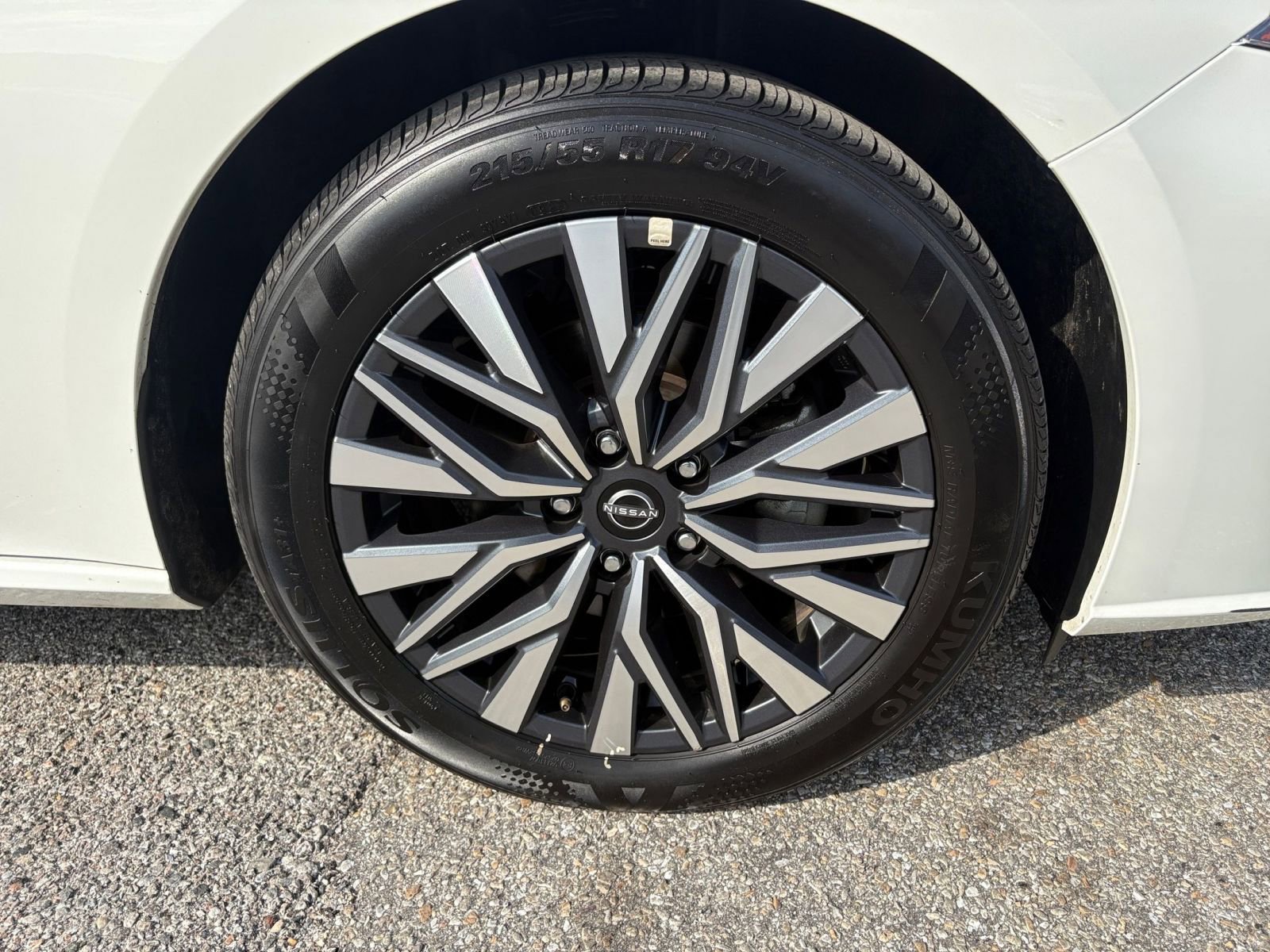 Used 2025 Nissan Altima 2.5 SV FWD image 30