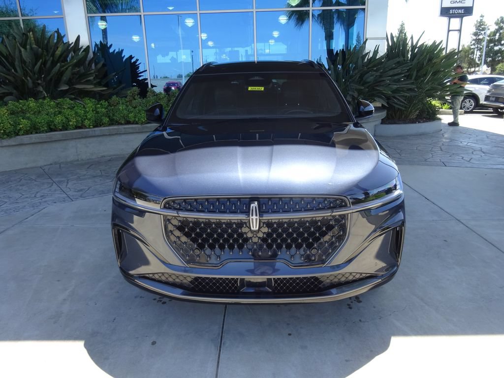 Used 2024 Lincoln Nautilus Reserve w/ Jet Appearance Package (87T) AWD/4WD image 2