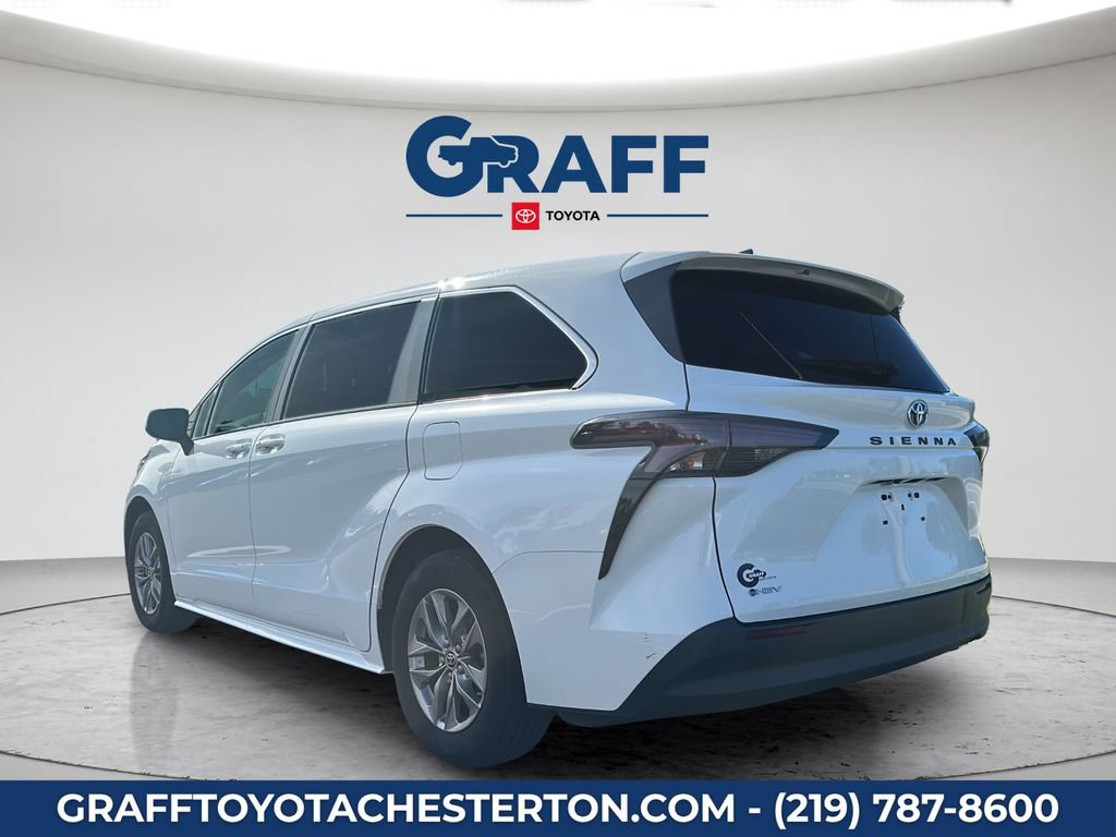 Used 2025 Toyota Sienna LE FWD image 9