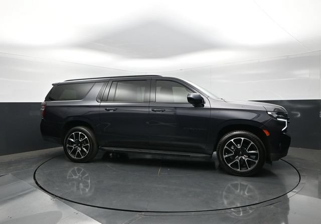 Used 2023 Chevrolet Suburban RST RWD image 6