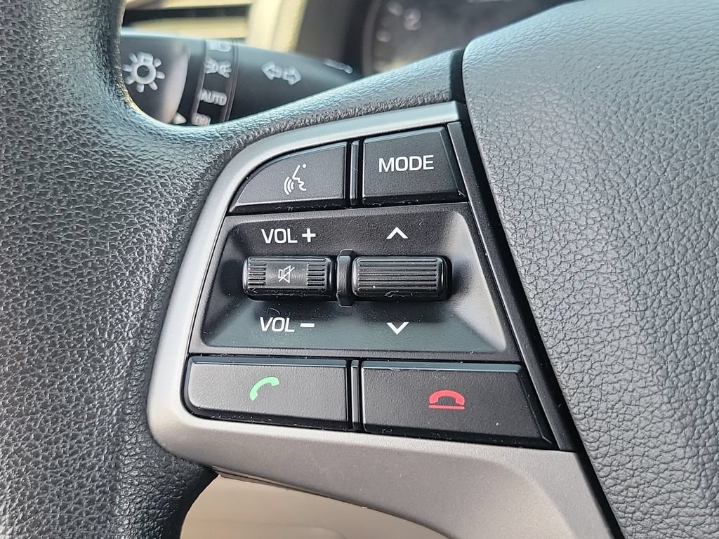 Used 2017 Hyundai Elantra SE FWD image 5