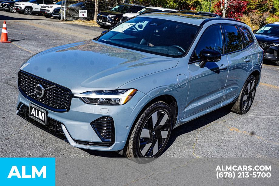 Used 2024 Volvo XC60 T8 Plus w/ Climate Package image 15