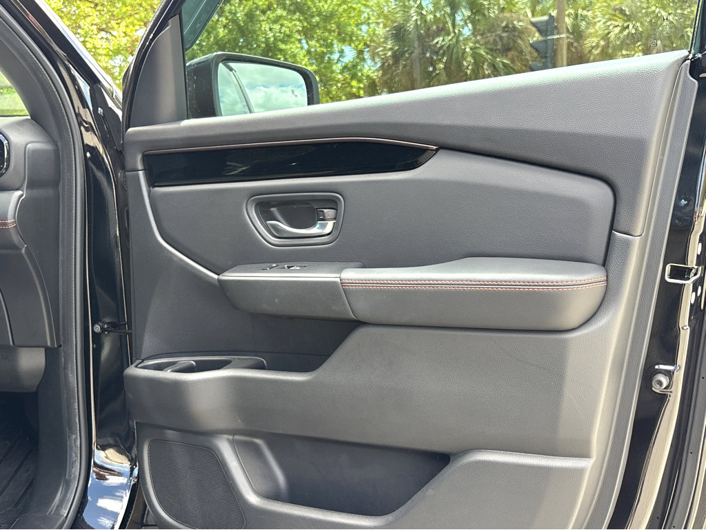 Used 2025 Honda Pilot TrailSport image 14