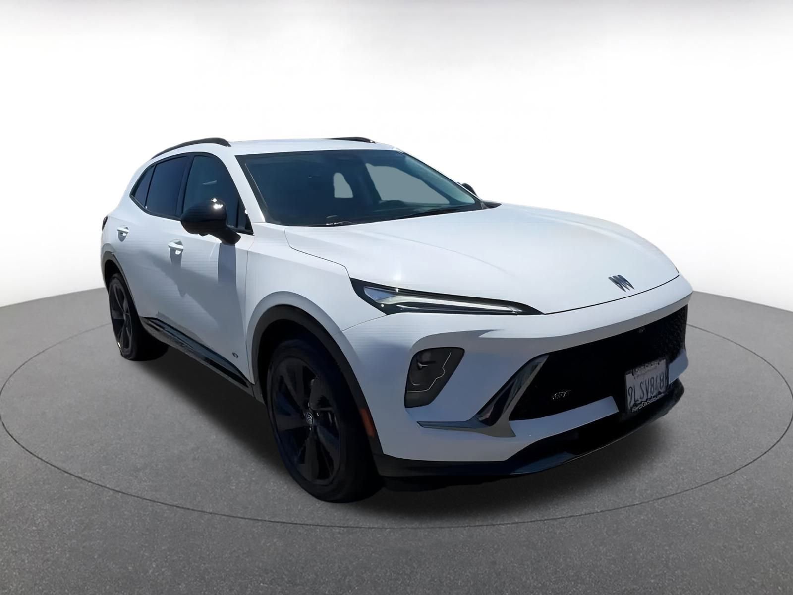 Used 2024 Buick Envision Sport Touring image 3