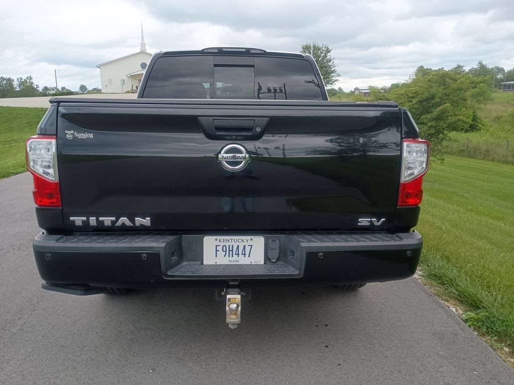 Used 2019 Nissan Titan SV w/ SV Convenience Package RWD image 5