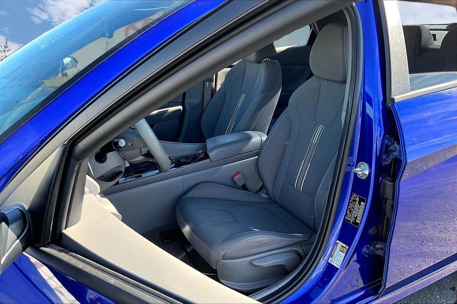 Used 2023 Hyundai Elantra Blue image 24