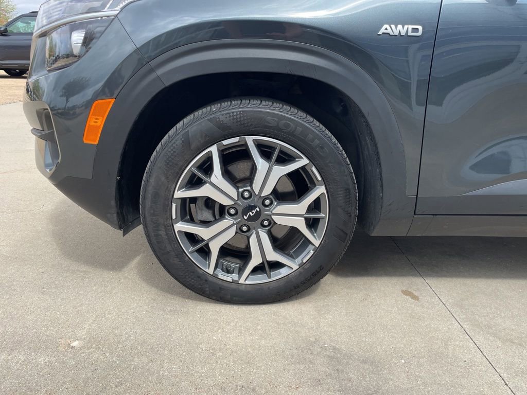 Used 2023 Kia Seltos EX image 16