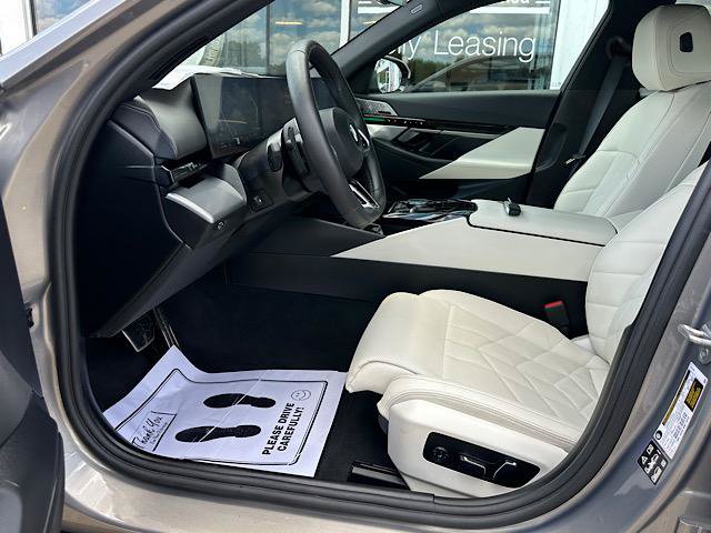 Certified 2025 BMW 530i xDrive AWD/4WD image 13