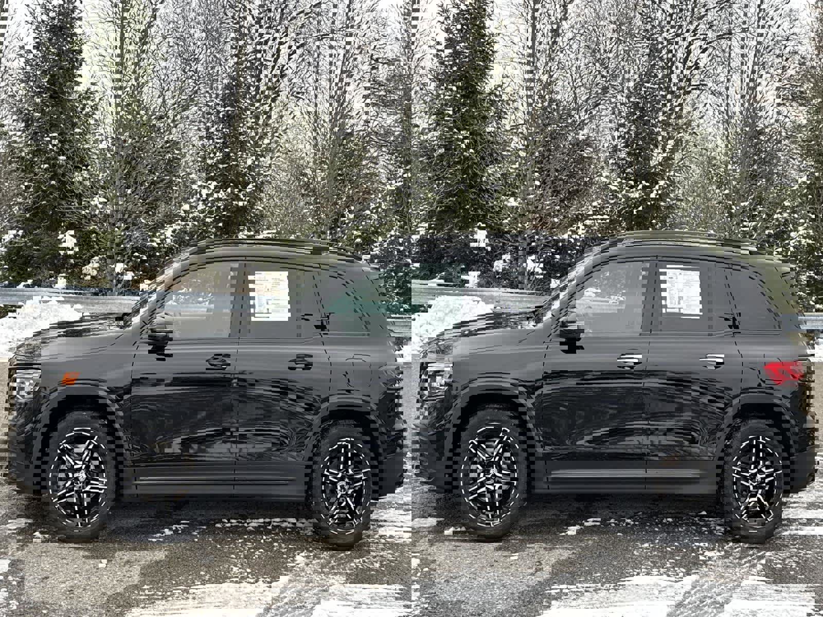 Used 2022 Mercedes-Benz GLB 250 4MATIC image 2