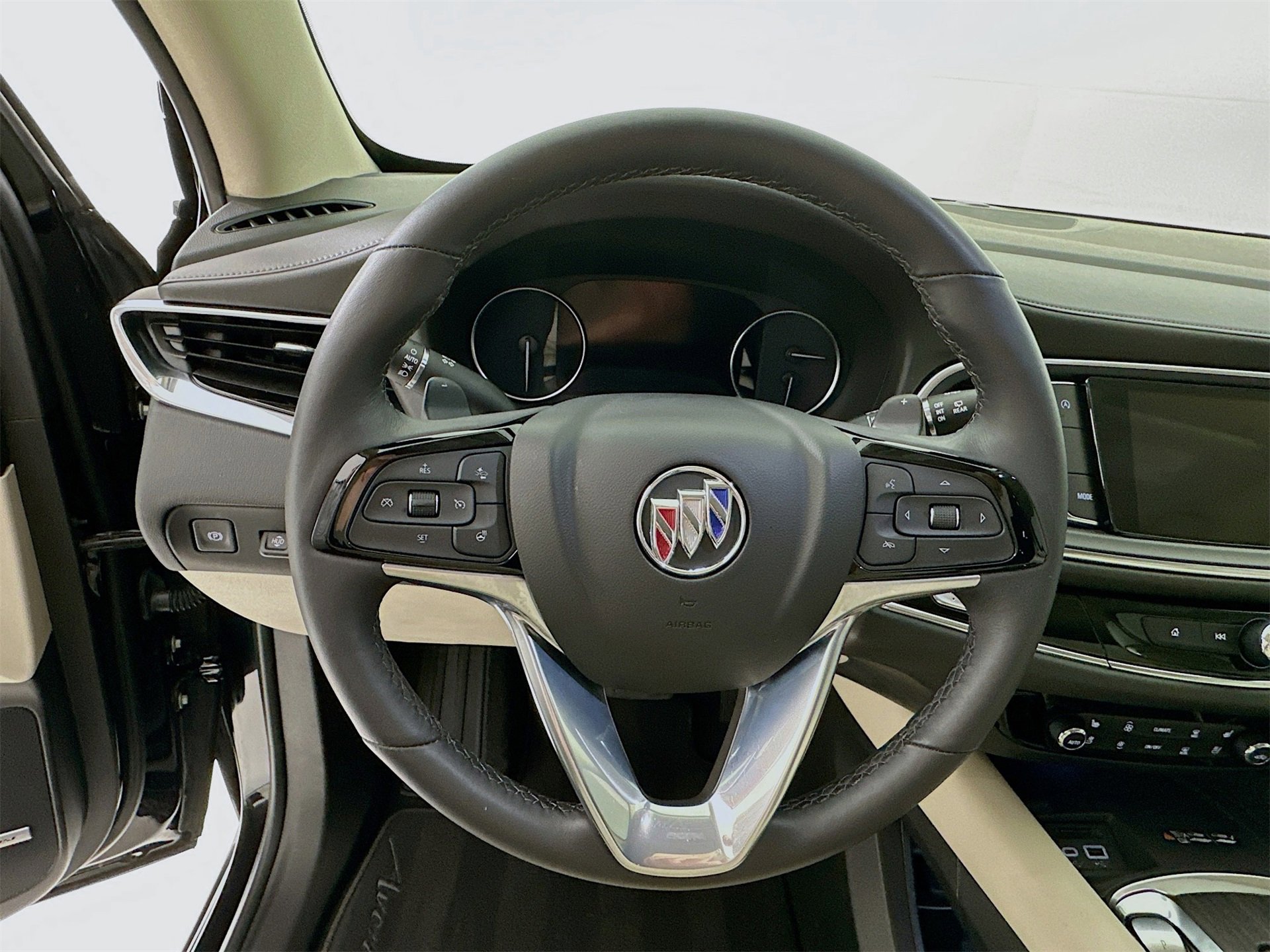 Used 2024 Buick Enclave Avenir w/ Avenir Technology Package image 12