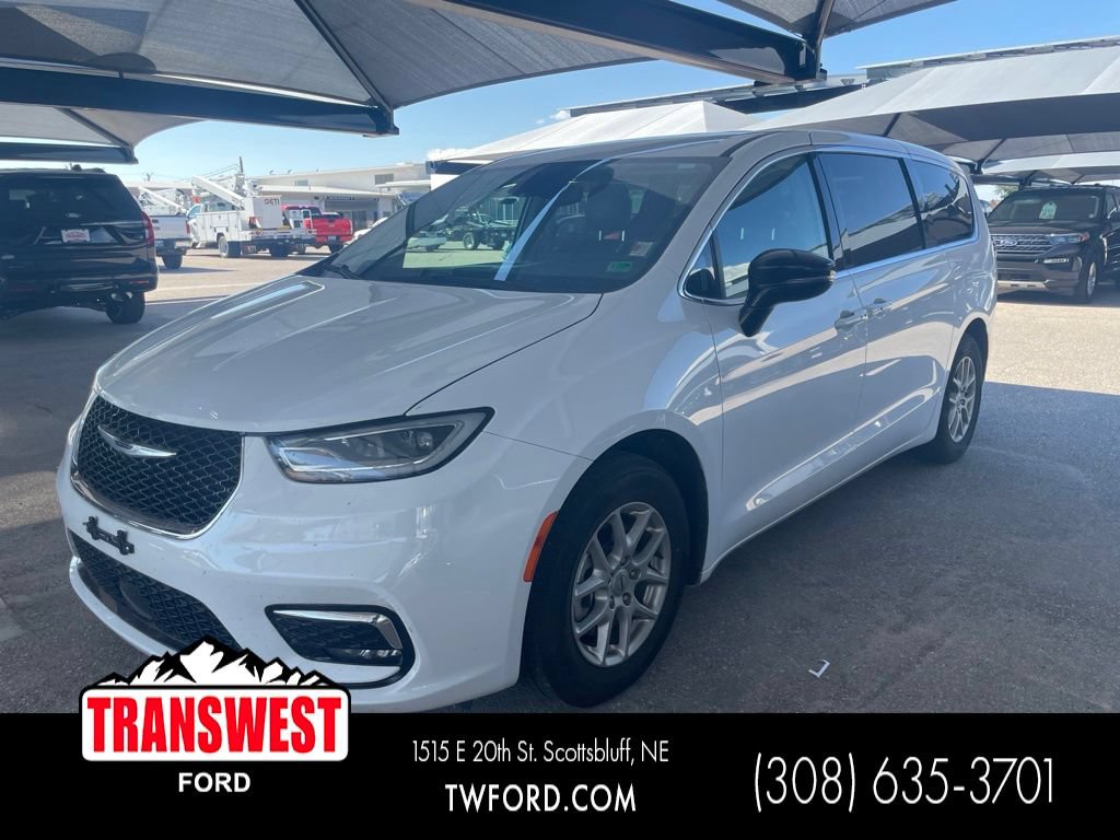 Used 2024 Chrysler Pacifica Touring-L