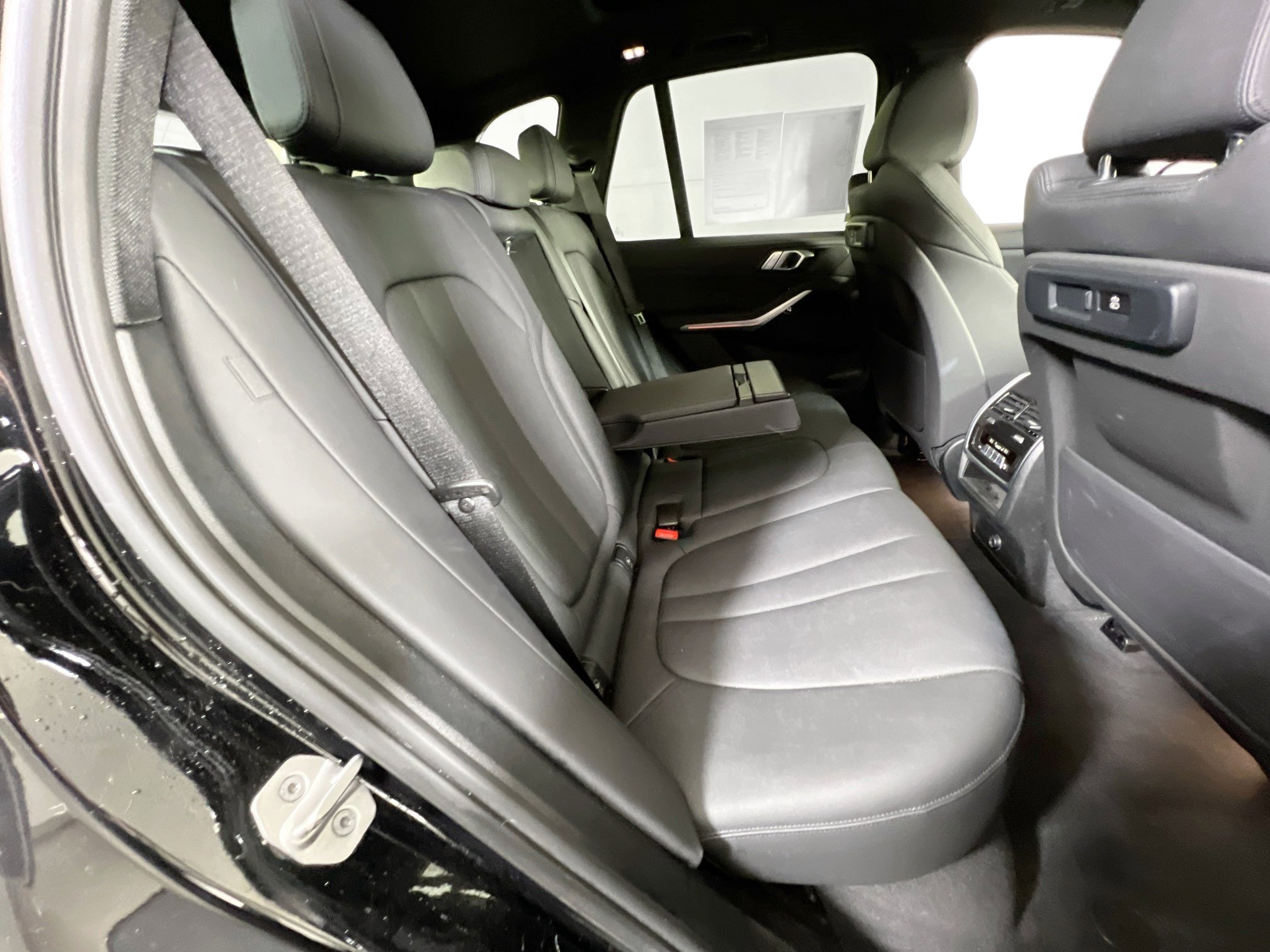 Used 2021 BMW X5 xDrive40i w/ Convenience Package AWD/4WD image 28