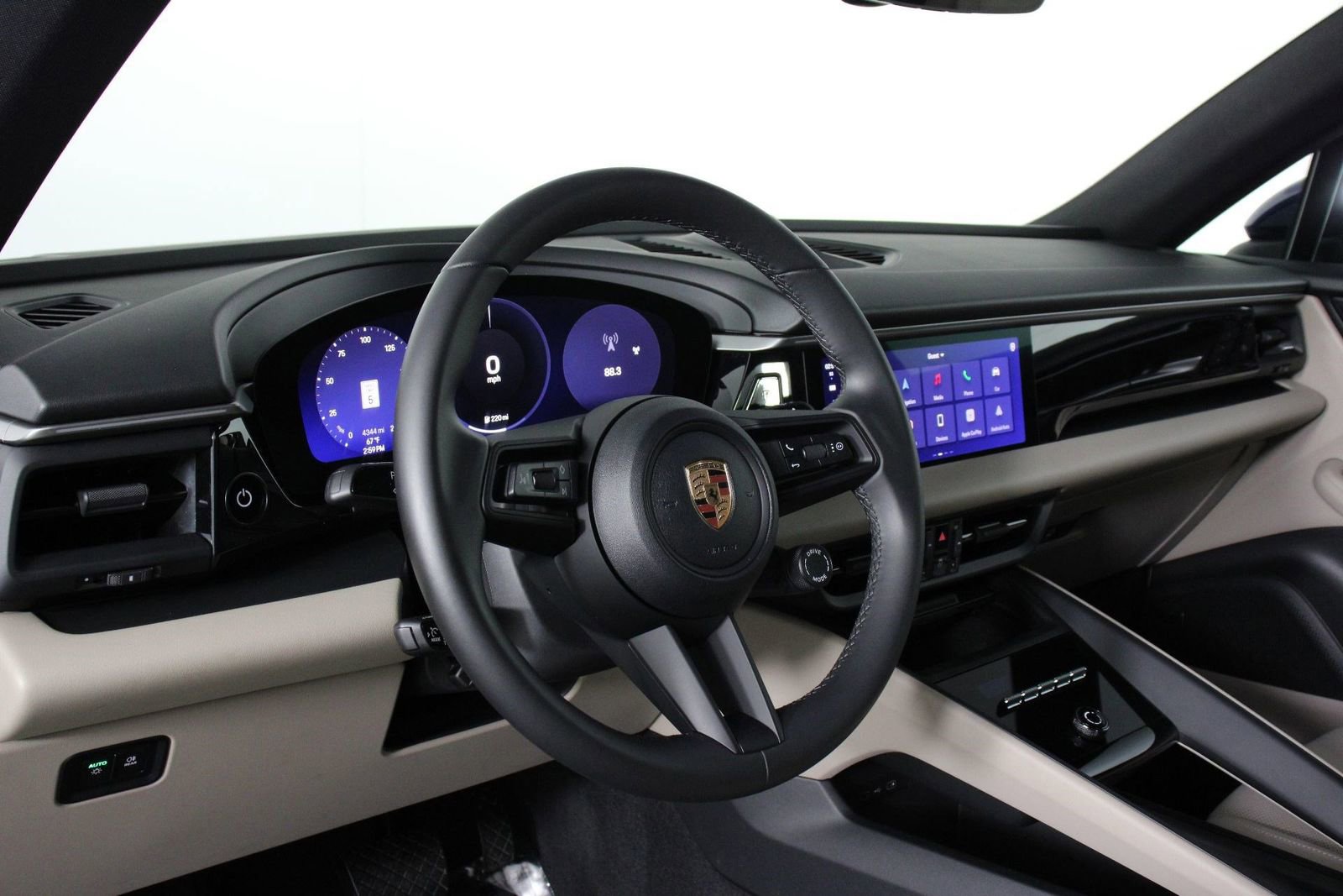 Certified 2025 Porsche Macan 4 Electric AWD/4WD image 4