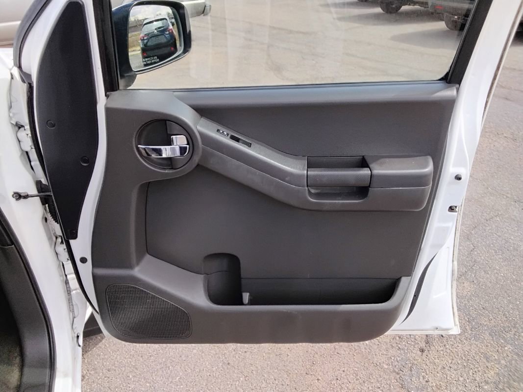 Used 2012 Nissan Xterra PRO-4X w/ Pro-4x Leather Pkg AWD/4WD image 13