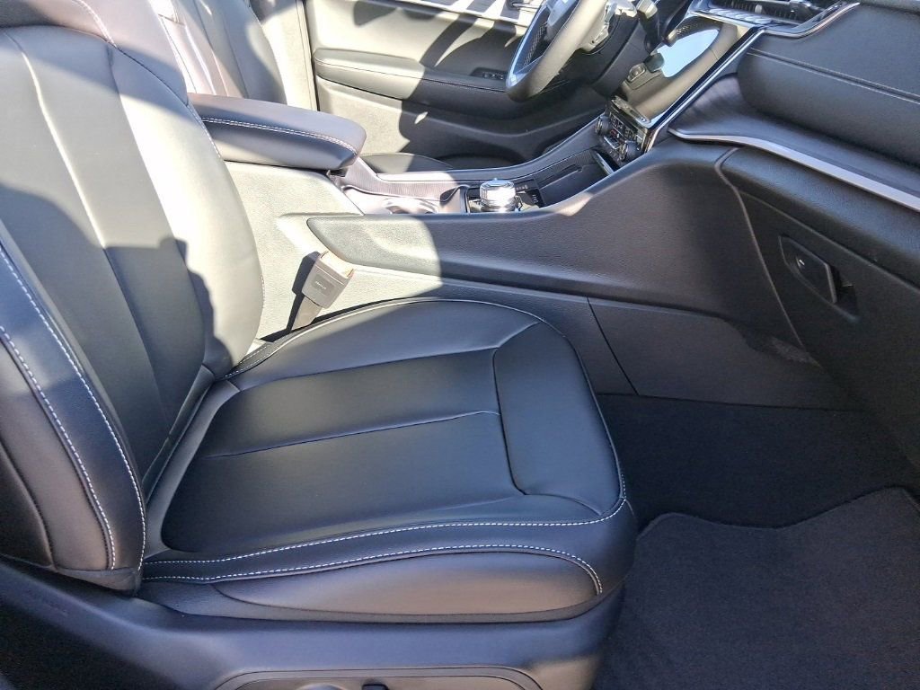 New 2025 Jeep Grand Cherokee L Limited w/ Trailer Tow Package image 19