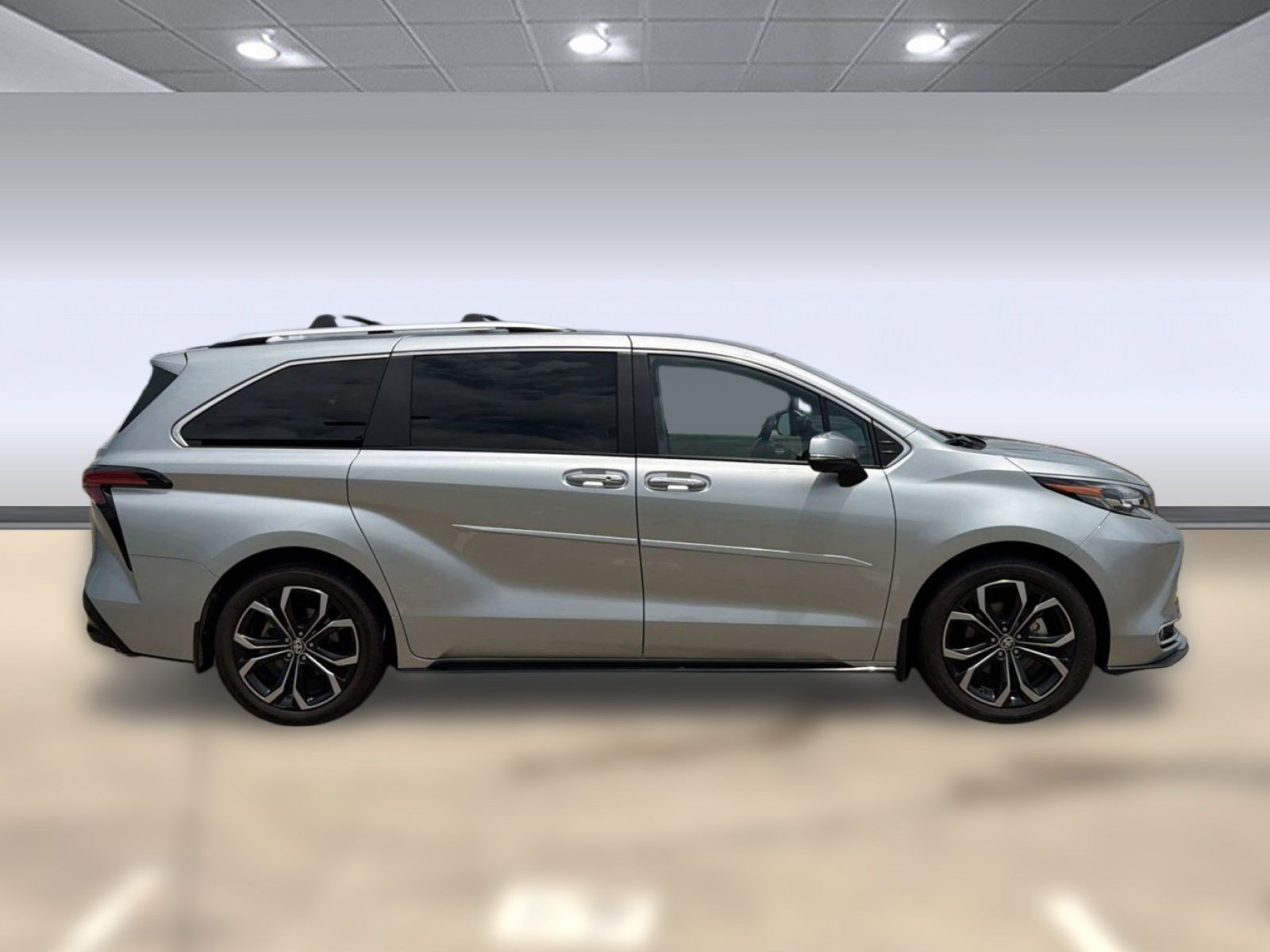 Used 2025 Toyota Sienna Platinum FWD image 7