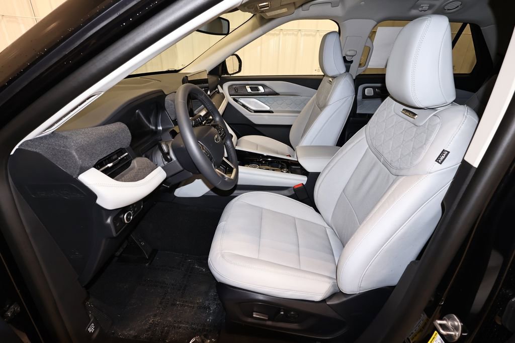 New 2026 Ford Explorer Platinum image 13