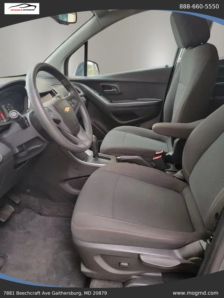 Used 2021 Chevrolet Trax LS w/ Tint and Cruise Package AWD/4WD image 10