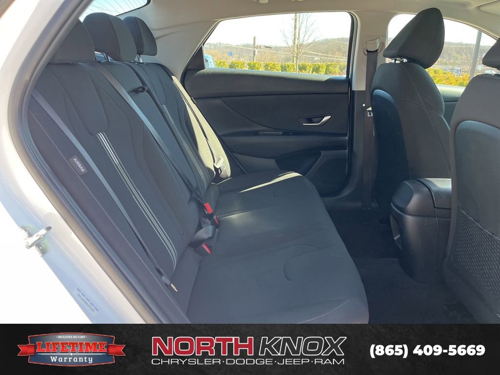 Used 2025 Hyundai Elantra SEL image 21