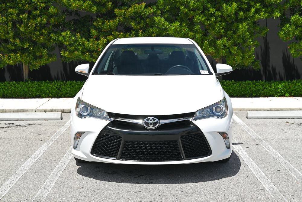 Used 2017 Toyota Camry SE FWD image 2