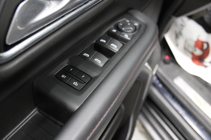Used 2022 Chevrolet Suburban RST w/ Luxury Package AWD/4WD image 20