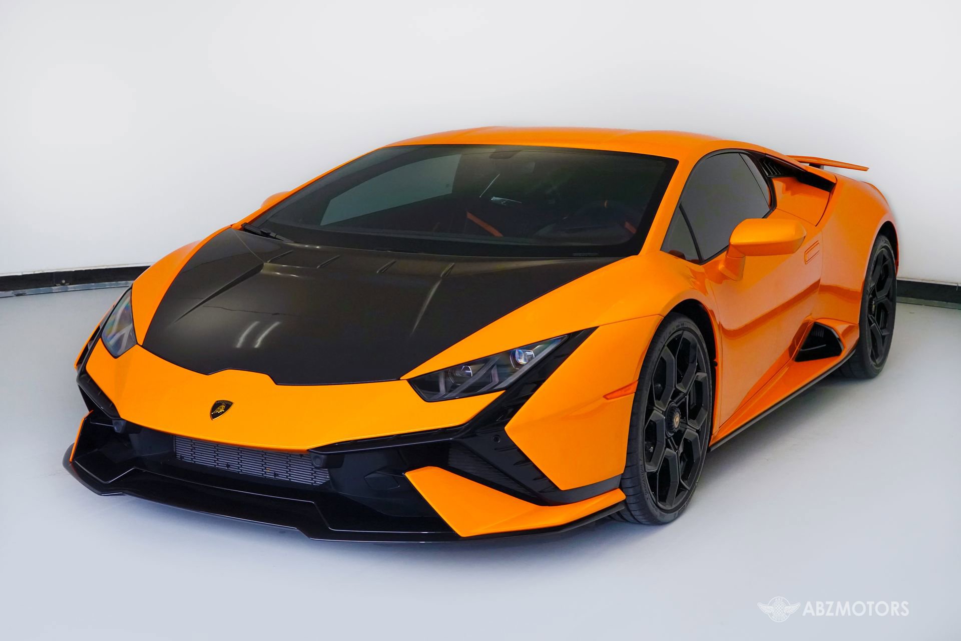 Used 2023 Lamborghini Huracan Tecnica image 2