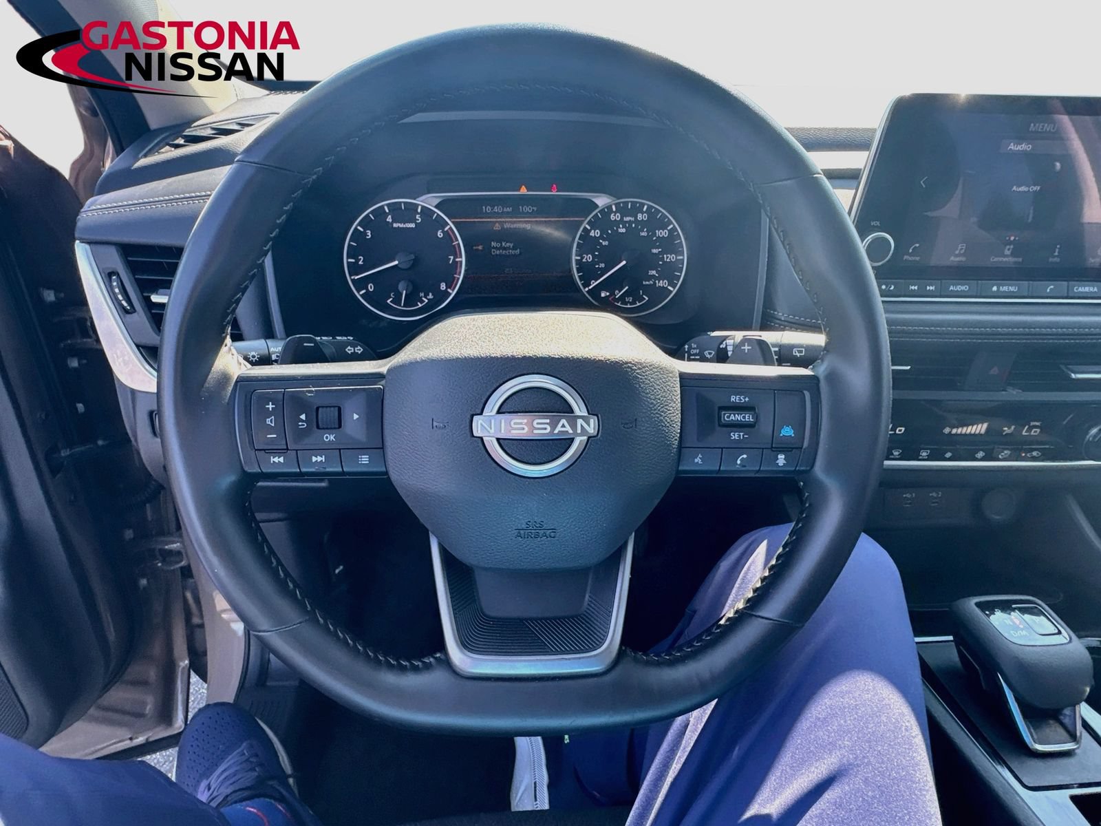 Used 2025 Nissan Rogue SV FWD image 14