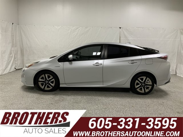 Used 2018 Toyota Prius Three Touring FWD image 1