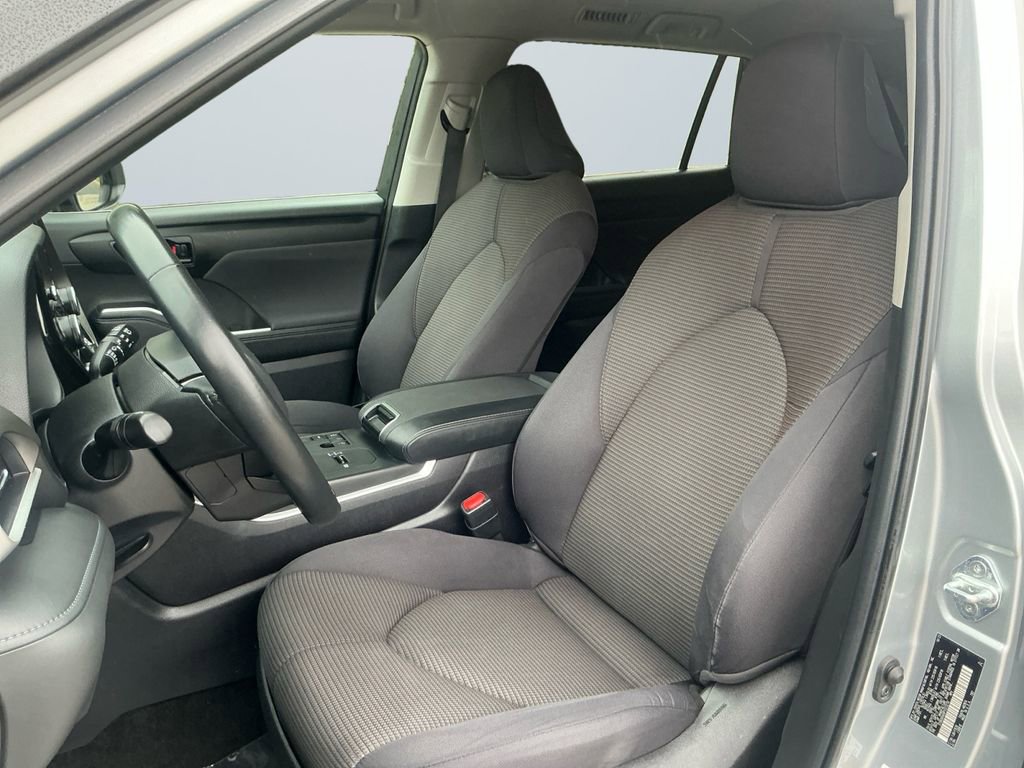 Used 2023 Toyota Highlander LE FWD image 10