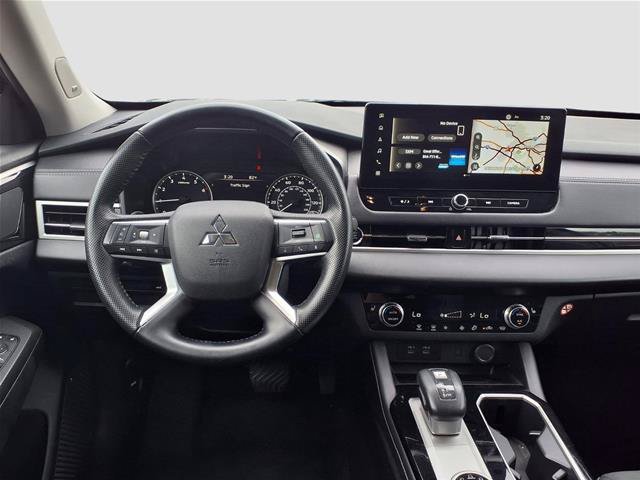 Used 2025 Mitsubishi Outlander SE AWD/4WD image 5