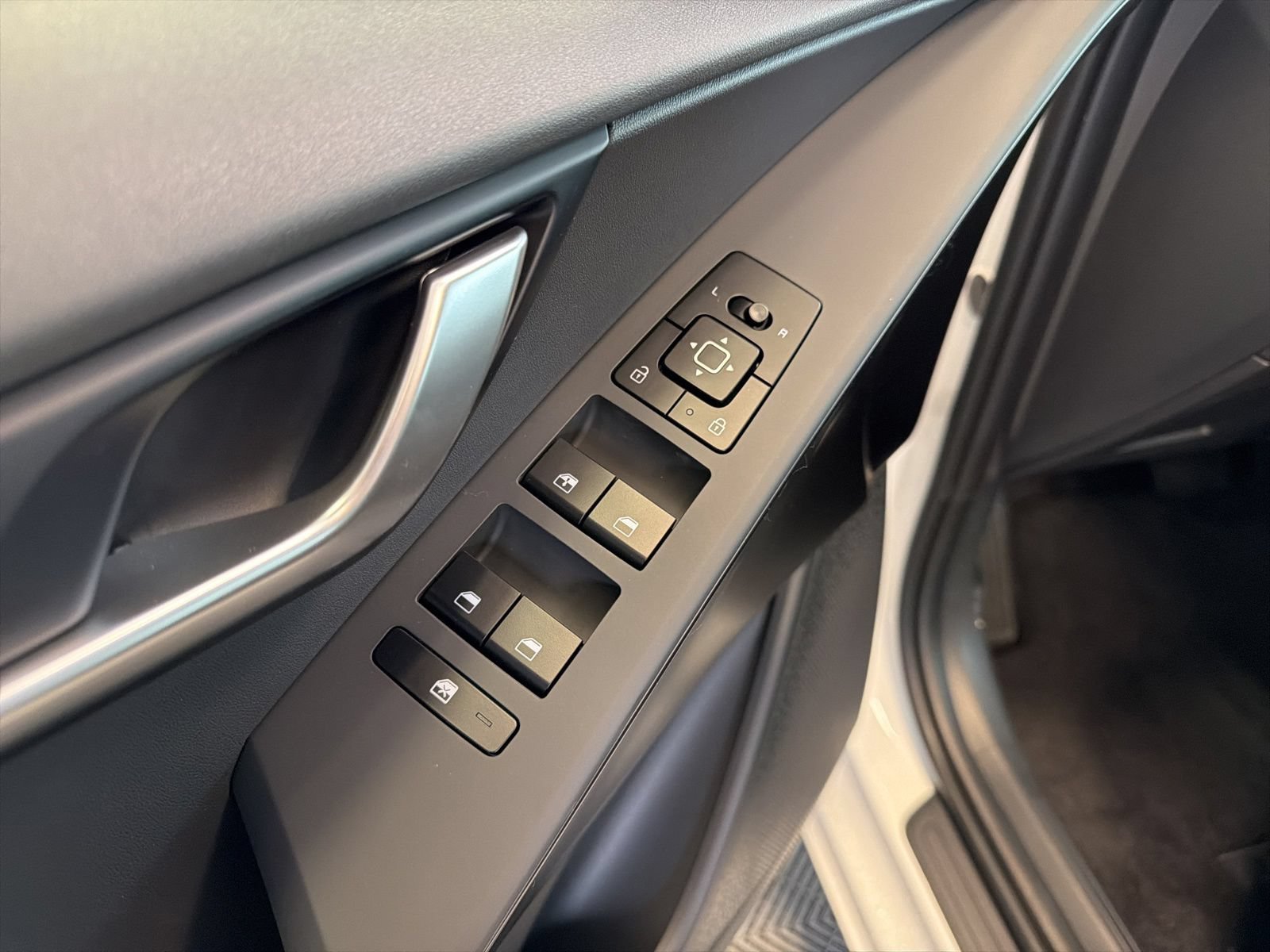 New 2026 Kia Niro LX FWD image 12