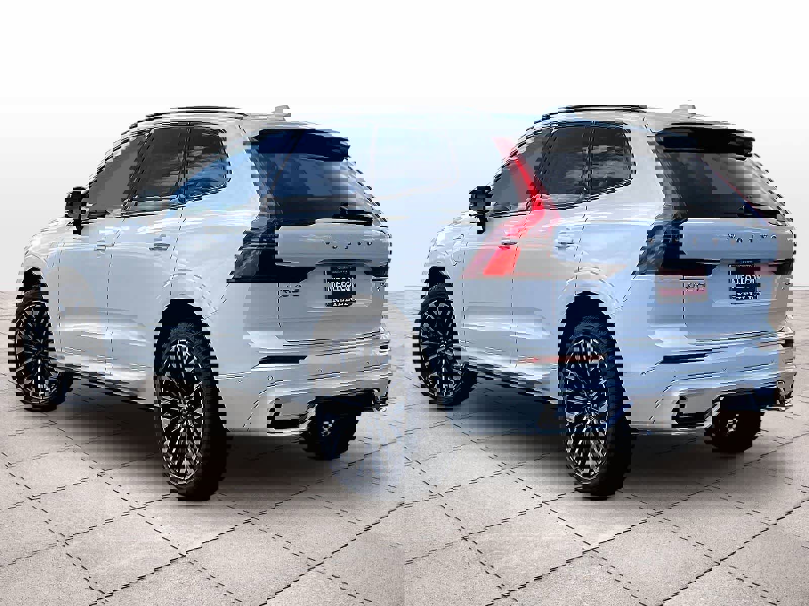 New 2026 Volvo XC60 T8 Ultra w/ Climate Package AWD/4WD image 3