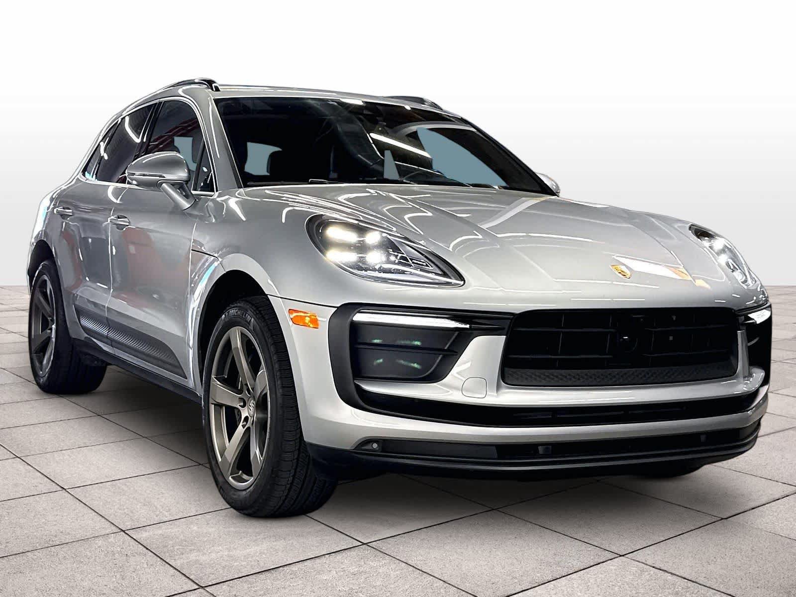 Used 2023 Porsche Macan AWD/4WD image 2