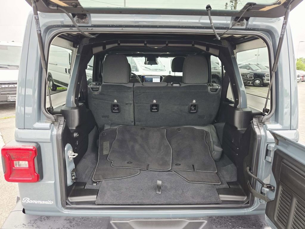 Used 2025 Jeep Wrangler Unlimited Sport AWD/4WD image 18
