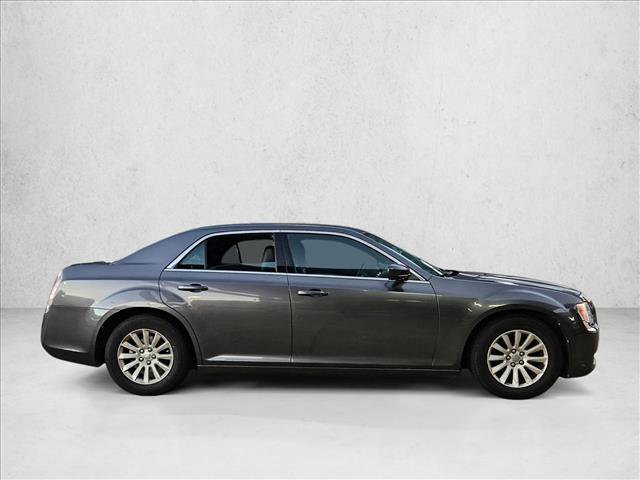 Used 2014 Chrysler 300 image 4