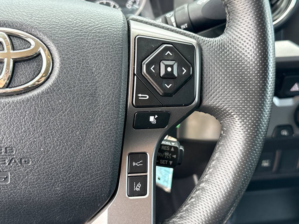 Used 2018 Toyota Tacoma SR5 RWD image 16